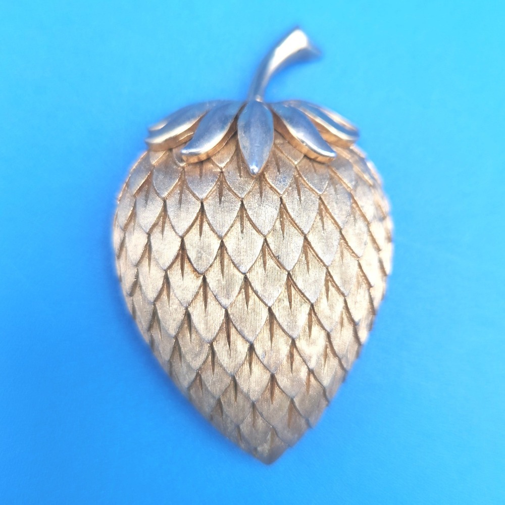 Vintage Trifari Gold Tone Strawberry Brooch Textured Figural Pin Signed